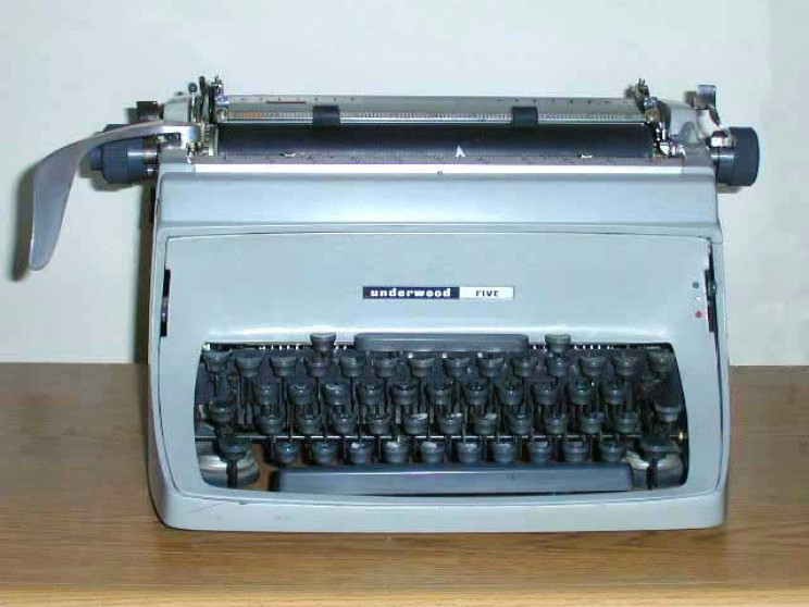 obsolete tech typewriter