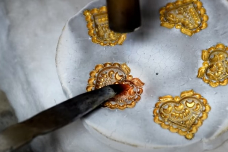 diy gold necklace melt pieces