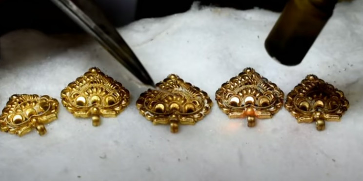 diy golden necklace fuse loops
