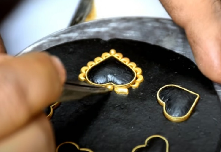 diy gold necklace golden heart apples