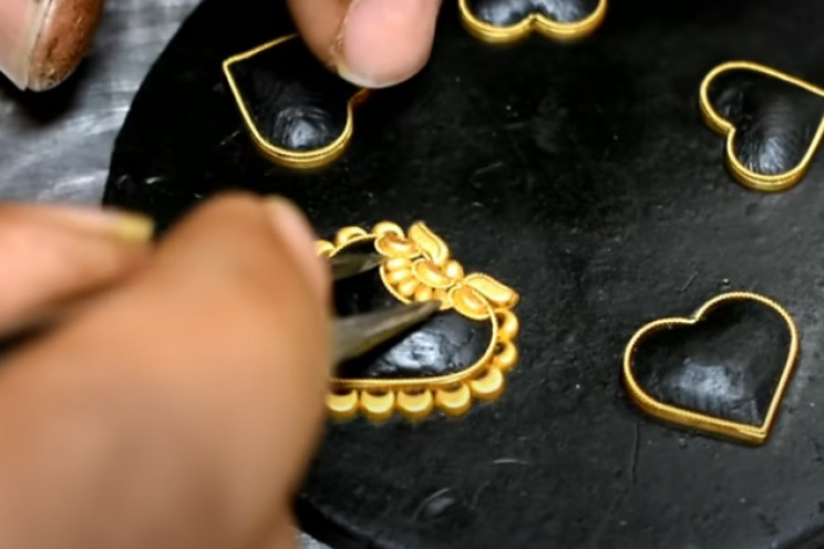 diy gold necklace heart top details