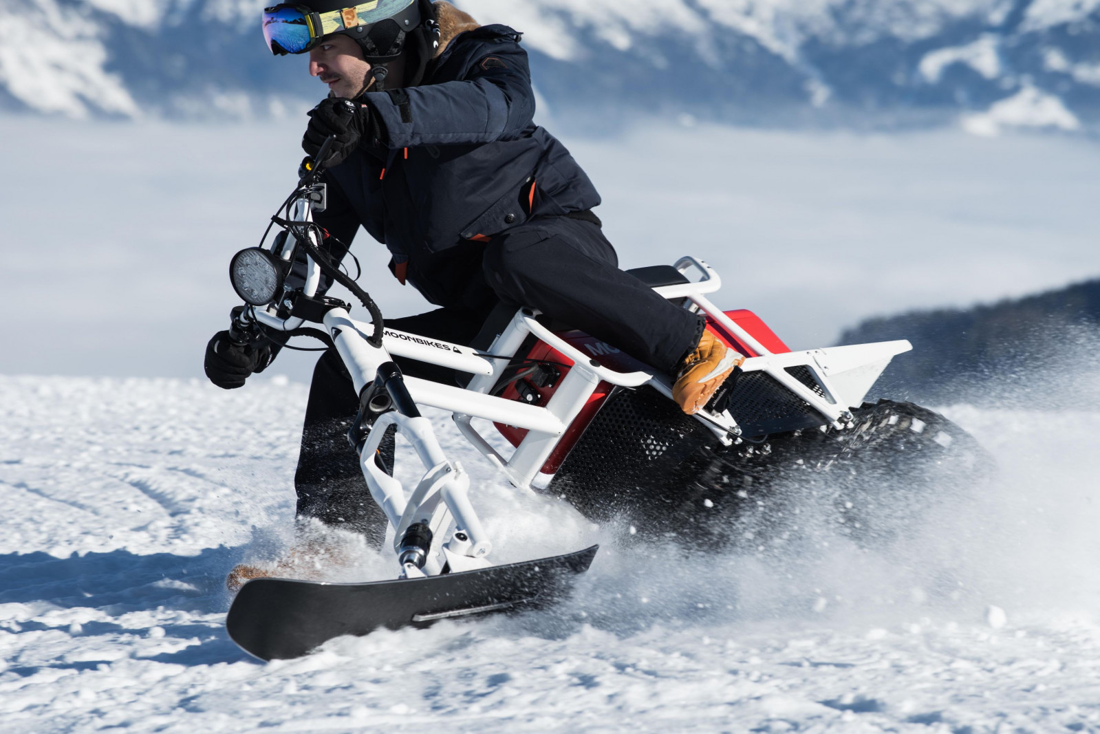 The World's First Electric Snowbike Is Ready to Ride Through Winter Slopes The World's First Electric Snowbike Is Ready to Ride Through Winter Slopes