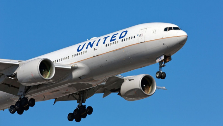 United Airlines Makes History, Flies a Passenger Aircraft with 100% Sustainable Fuel