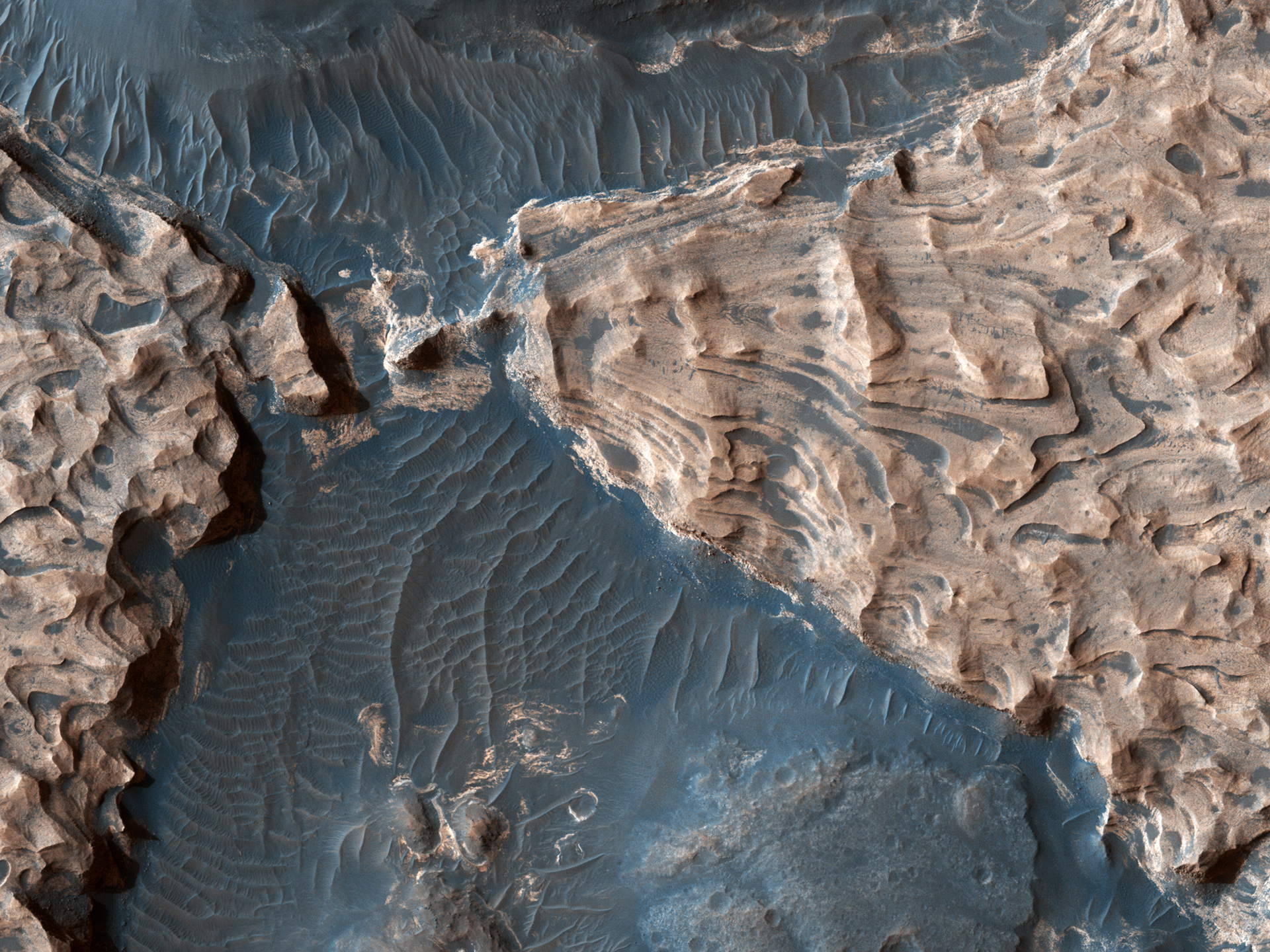 Remains of a lake on Martian surface Remains of a lake on Martian surface