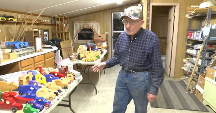 80-Year-Old Man Has Been Making Wooden Toys for Kids in Need over 50 Christmases