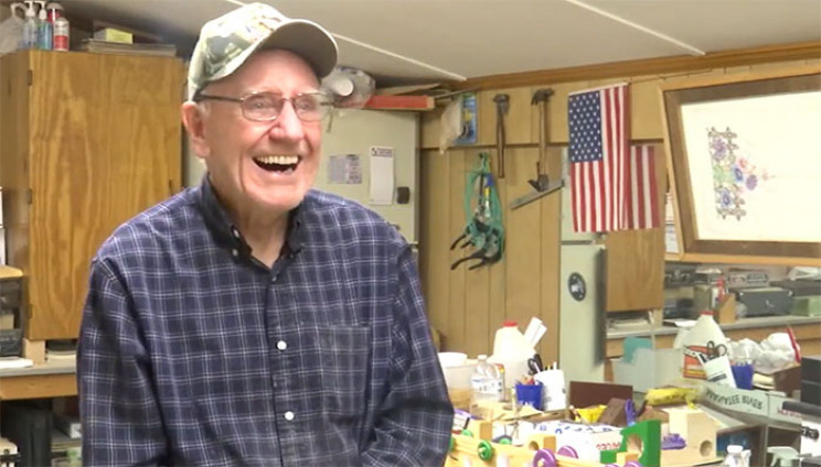 80-Year-Old Man Has Been Making Wooden Toys for Kids in Need over 50 Christmases
