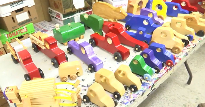 80-Year-Old Man Has Been Making Wooden Toys for Kids in Need over 50 Christmases 80-Year-Old Man Has Been Making Wooden Toys for Kids in Need over 50 Christmases
