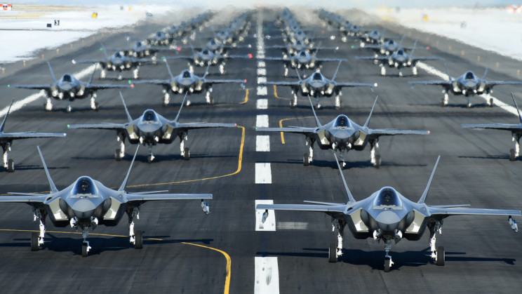 Air Force Stages “Elephant Walk”, Launching 52 Fighter Jets In a Row Air Force Stages “Elephant Walk”, Launching 52 Fighter Jets In a Row