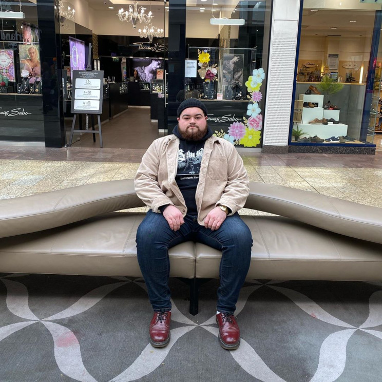 This Guy Rates Random Benches on Instagram This Guy Rates Random Benches on Instagram