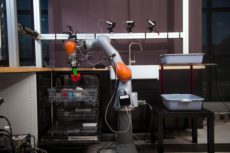Toyota's New Butler Robot Hangs From the Ceiling Toyota's New Butler Robot Hangs From the Ceiling