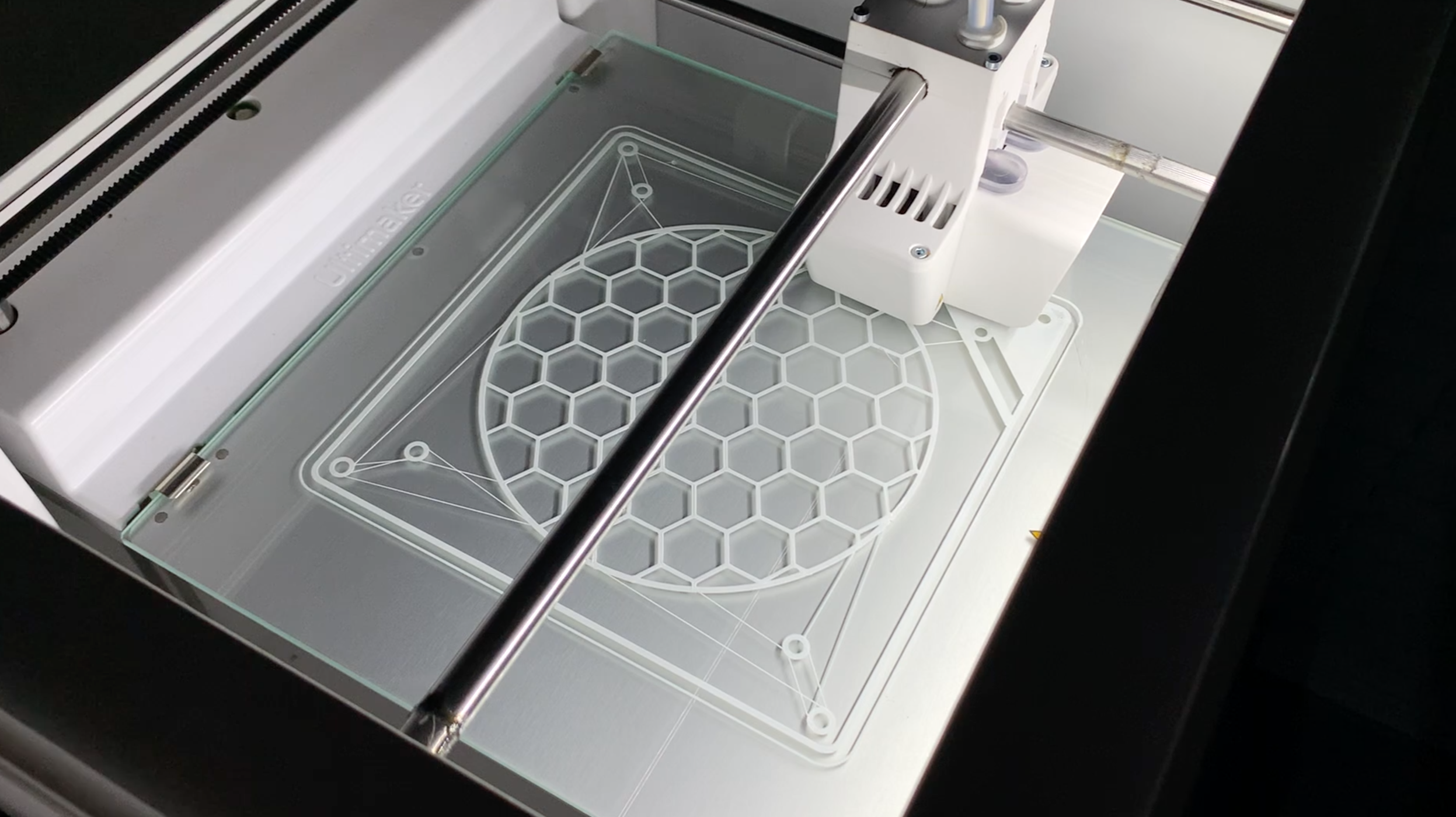 Engineer Builds Coolest Air Filtration System for his 3D Printer Engineer Builds Coolest Air Filtration System for his 3D Printer