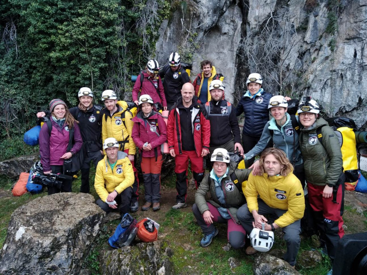 Social Experiment Sends 15 Volunteers Into Dark Cave for 40 Days Social Experiment Sends 15 Volunteers Into Dark Cave for 40 Days