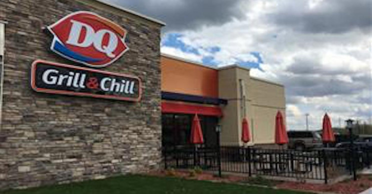Dairy Queen Customers 'Pay It Forward' 900 Times in Chain of Kindness