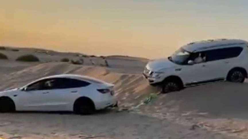 Tesla Model 3 Pulls Suv Out Of The Dubai Sands Ie