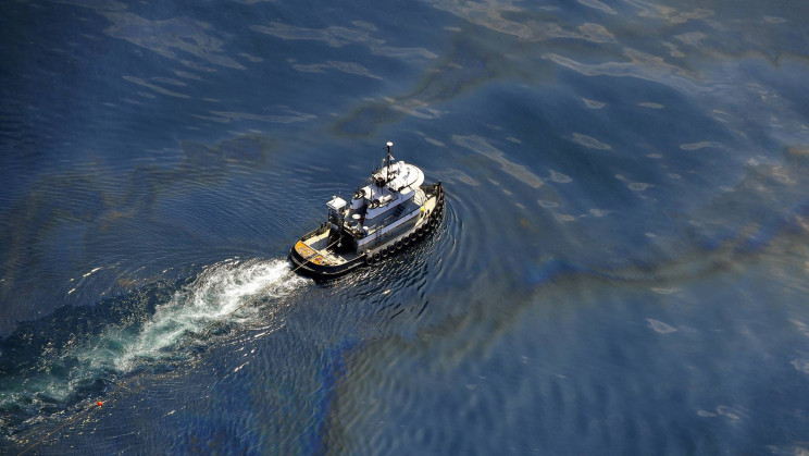 US Coast Guard shuts down shipping route on St. Mary's River due to oil spill
