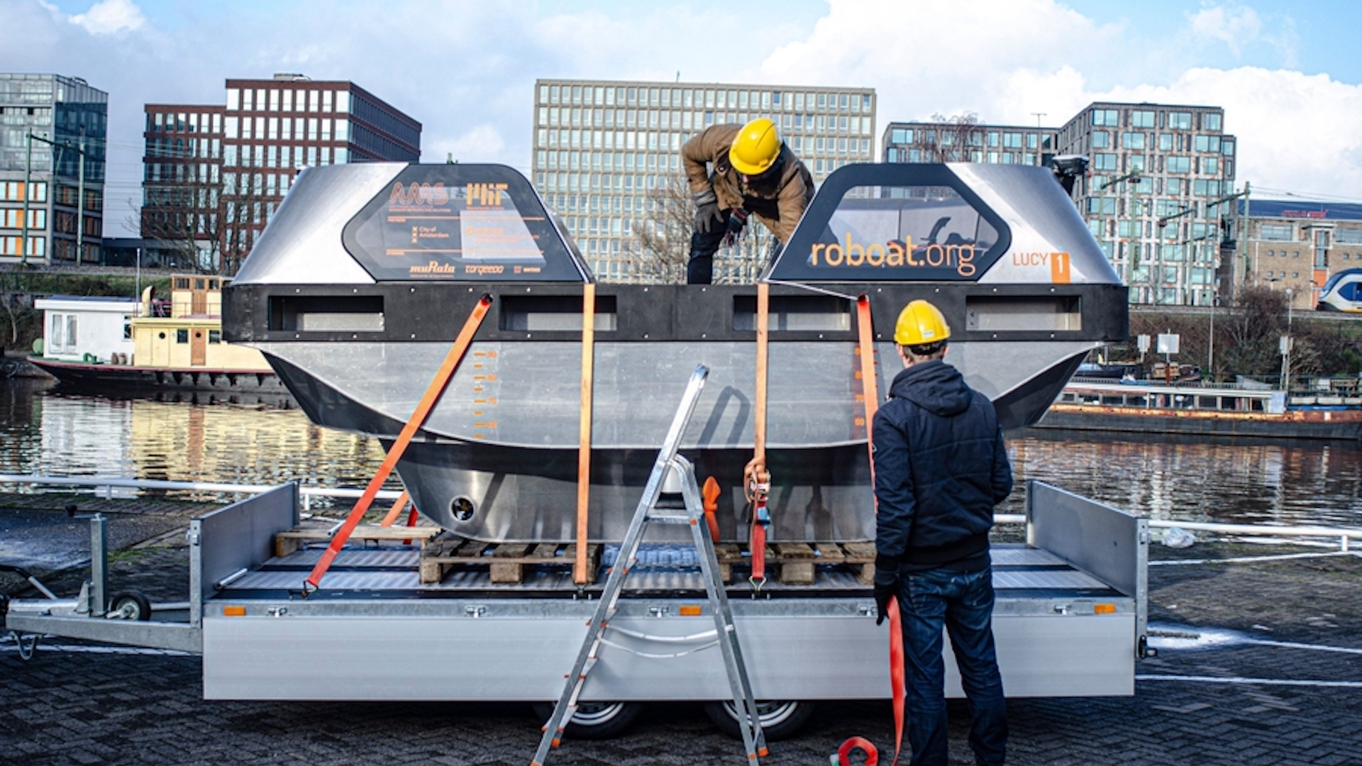 MIT Sets Futuristic Roboat River Taxis Free on the Canals of Amsterdam MIT Sets Futuristic Roboat River Taxis Free on the Canals of Amsterdam