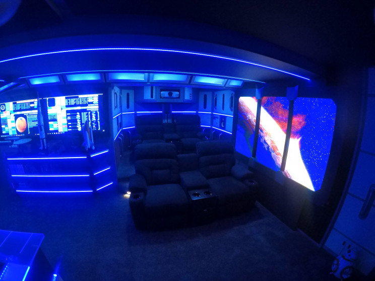 This Guy Builds His Star Trek-Themed Mancave from Scratch This Guy Builds His Star Trek-Themed Mancave from Scratch