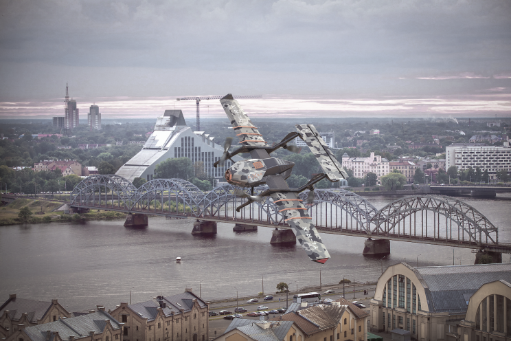Hybrid Drone Combines the Best of Aircraft and Helicopter Design Hybrid Drone Combines the Best of Aircraft and Helicopter Design