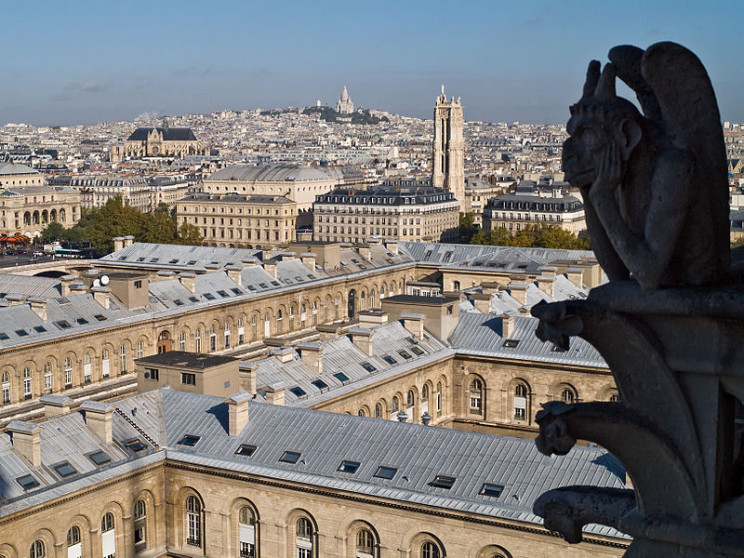 paris tourist guide stone