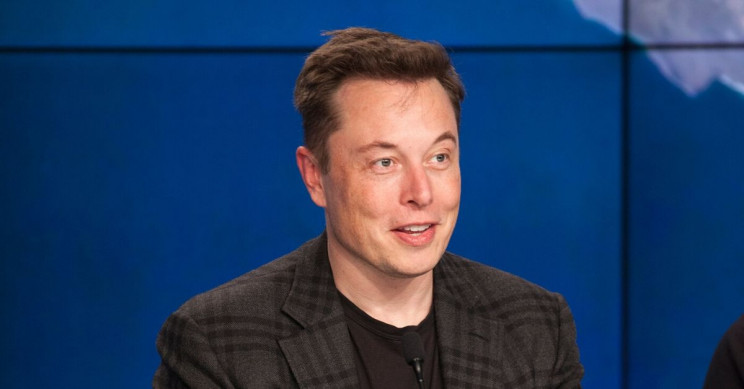 Elon Musk Pokes Fun at Apple About "awetoekreqt", Again