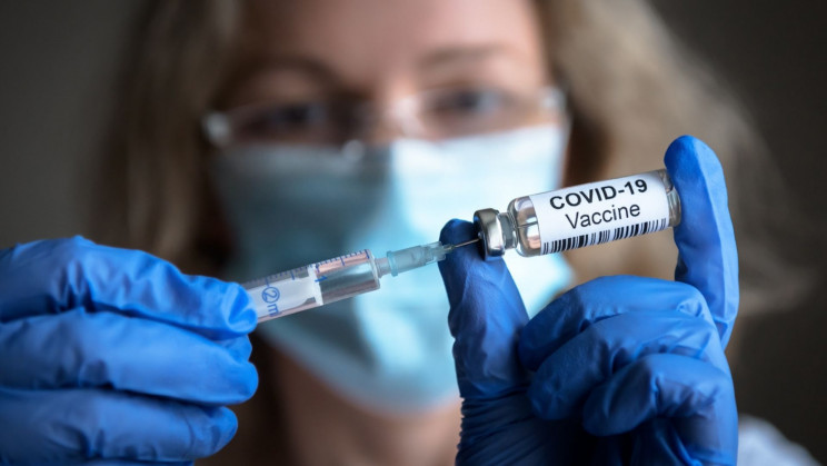 Old COVID-19 Vaccines Will Protect Against Omicron, Say Oxford and BioNTech