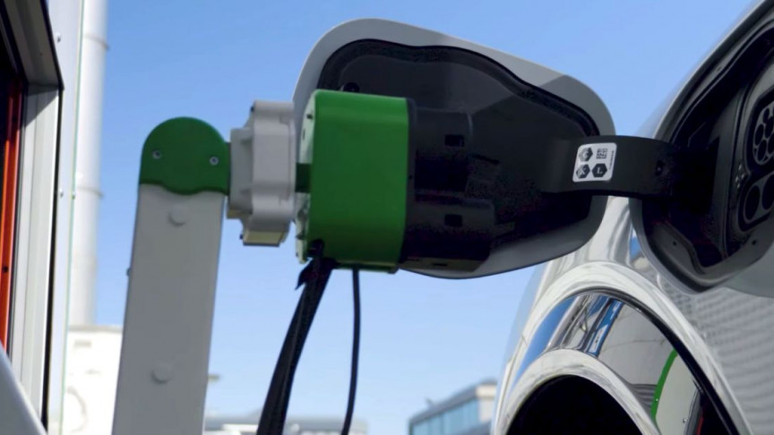 Ford is testing a novel EV charging station robot - Vimarsana News