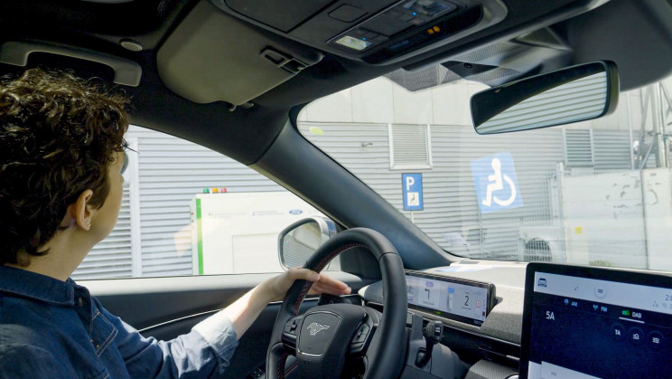 Ford’s EV charging robot looks incredible and serves an important purpose Ford’s EV charging robot looks incredible and serves an important purpose