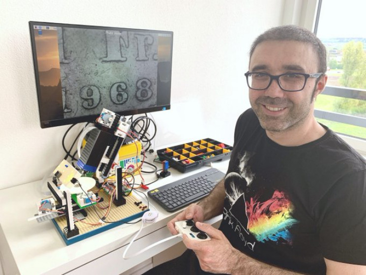 IBM Engineer Builds $300 Microscope Using LEGO, Arduino, and Raspberry Pi IBM Engineer Builds $300 Microscope Using LEGO, Arduino, and Raspberry Pi