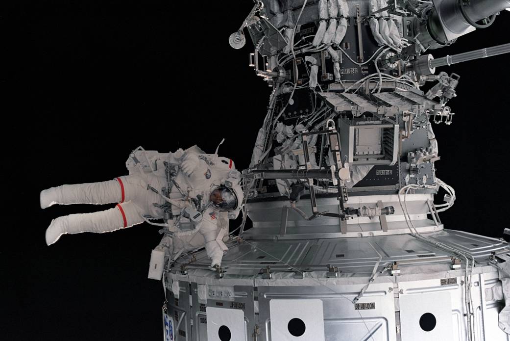 Here's How the Chinese Tiangong Space Station Compares to the ISS Here's How the Chinese Tiangong Space Station Compares to the ISS
