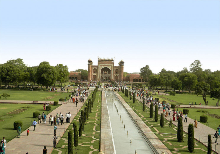 9 Impressive and Interesting Facts About the Stunning Taj Mahal 9 Impressive and Interesting Facts About the Stunning Taj Mahal