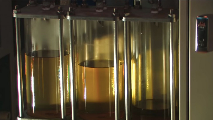 Japanese Inventor Built a Machine That Turns Plastic Bags into Oil