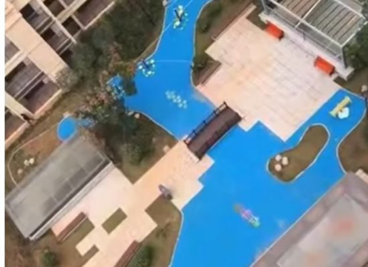 House with Cool Lake in Its Garden Turns out to Be a Scam House with Cool Lake in Its Garden Turns out to Be a Scam