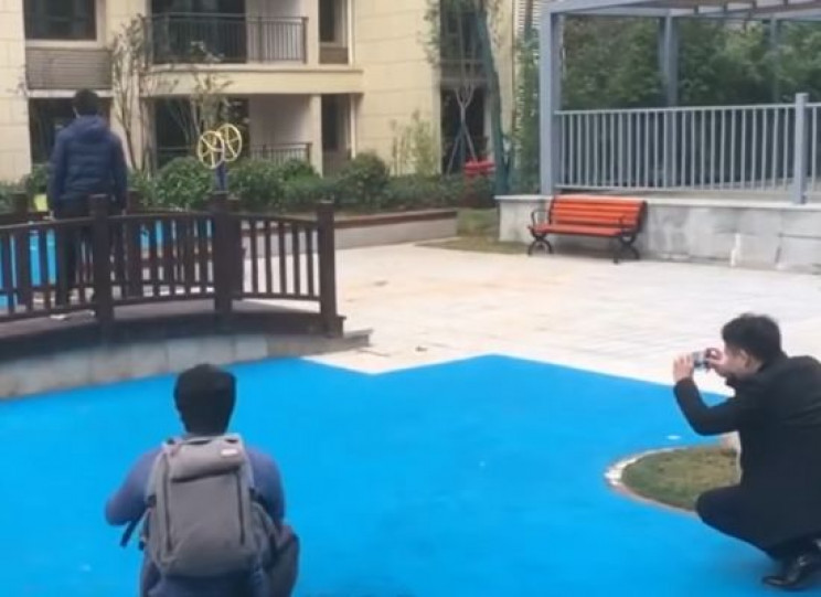 House with Cool Lake in Its Garden Turns out to Be a Scam House with Cool Lake in Its Garden Turns out to Be a Scam