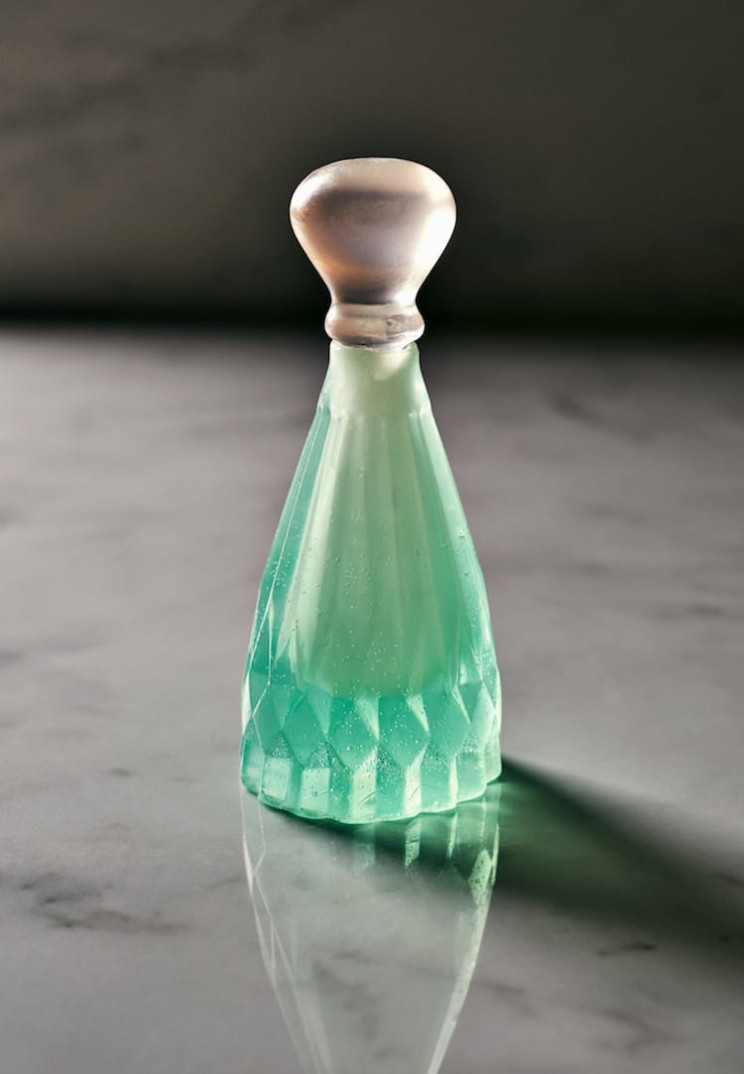 Stylish and Eco-Friendly Packaging and Bottles Made Entirely of Soap Instead of Plastic Stylish and Eco-Friendly Packaging and Bottles Made Entirely of Soap Instead of Plastic