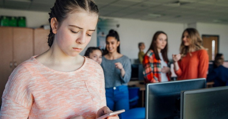 Too Much Social Media, Television Leads to Increased Teen Depression