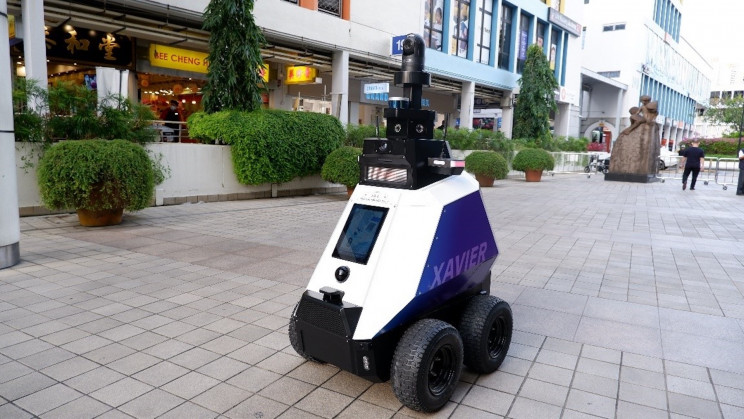 Singapore's New Patrol Robots Will Snitch on 'Undesirable' Behavior in Public