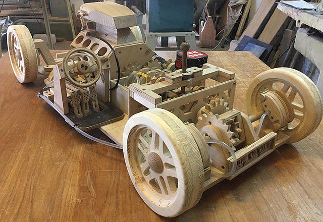 High Schooler Builds Fully Functional Wooden Car Model in 300 Hours for Physics Project High Schooler Builds Fully Functional Wooden Car Model in 300 Hours for Physics Project