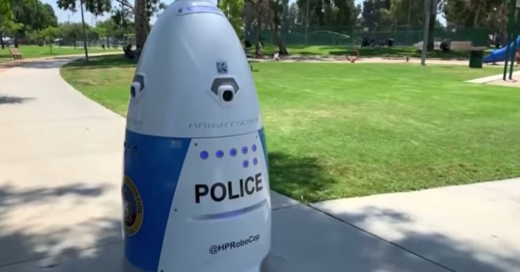 Police Robot Ignores Woman's Call for Help in an American Park
