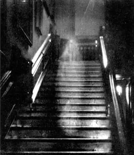 The Brown Lady of Raynham Hall The Brown Lady of Raynham Hall
