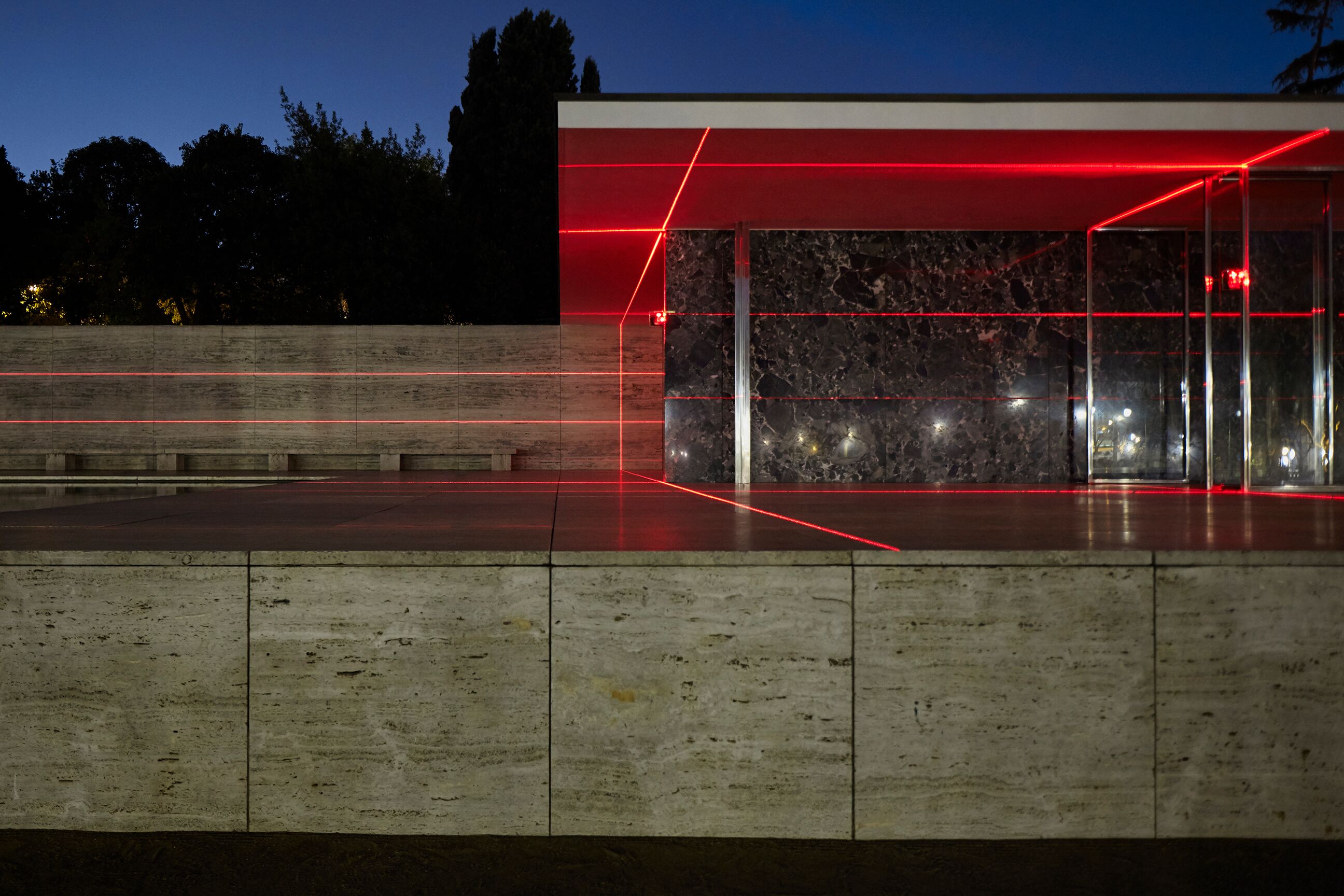 Light and Sound Geometric Installations Highlight Stunning Mies Van Der Rohe Architecture Light and Sound Geometric Installations Highlight Stunning Mies Van Der Rohe Architecture