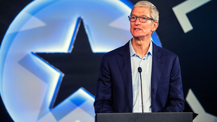 Apple CEO Tim Cook Wants to Enhance Conversations With Augmented Reality