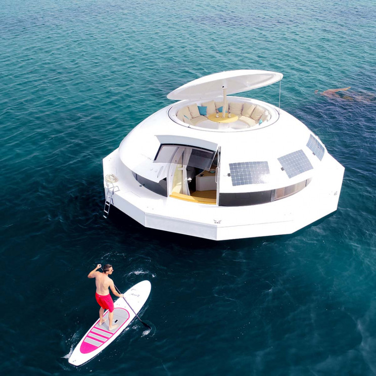 This Eco-Friendly Floating Pod Offers Luxury Accommodation This Eco-Friendly Floating Pod Offers Luxury Accommodation