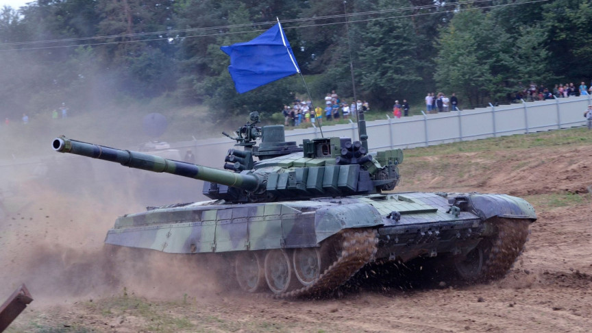 Russian tanks have been spotted apparently stuck in the mud near Ukraine - Vimarsana News
