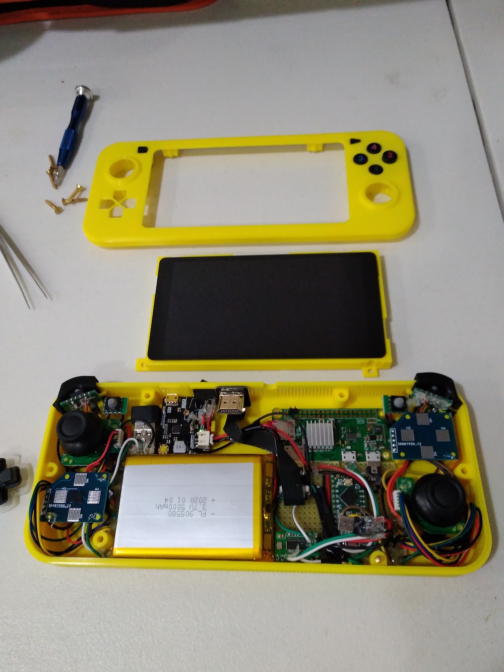 DIY Gamer 3D-Prints Game-Streaming Handheld PC DIY Gamer 3D-Prints Game-Streaming Handheld PC