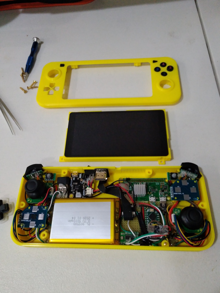 DIY Gamer 3D-Prints Game-Streaming Handheld PC DIY Gamer 3D-Prints Game-Streaming Handheld PC