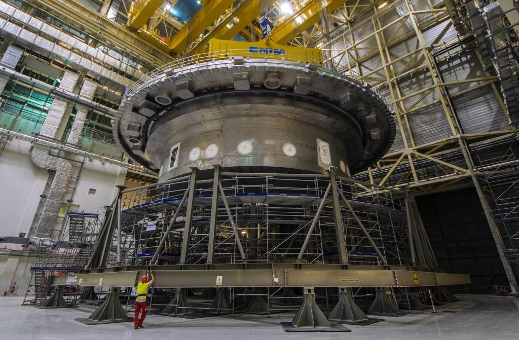 1,250 Ton Base of the Cryostat Installed, Fusion Reactor Reaches Major Milestone 1,250 Ton Base of the Cryostat Installed, Fusion Reactor Reaches Major Milestone