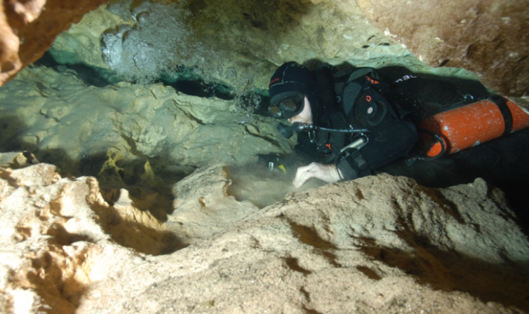 Diver using side mounted cylinders Diver using side mounted cylinders