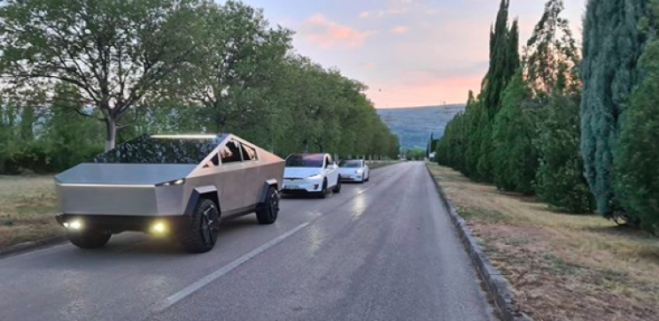 DIY Cybertruck Replica Looks Almost Too Good to Be True DIY Cybertruck Replica Looks Almost Too Good to Be True