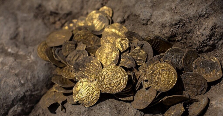 1,100-Year-Old Hoard of Islamic Gold Coins Found in Israel