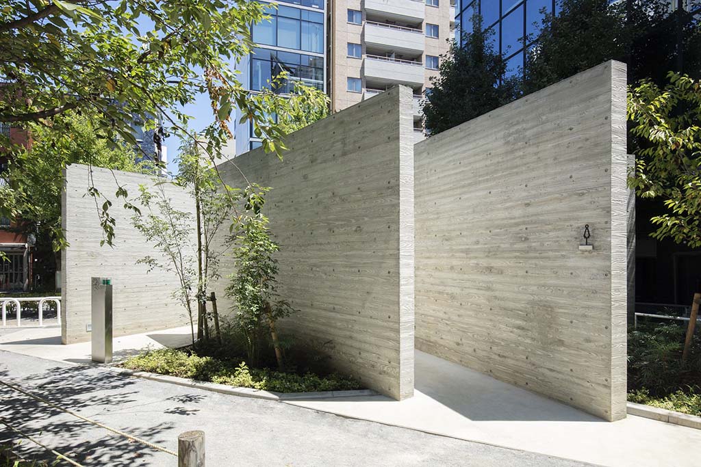Japan Takes Bathrooms to The Next Level with Transparent Walls Japan Takes Bathrooms to The Next Level with Transparent Walls